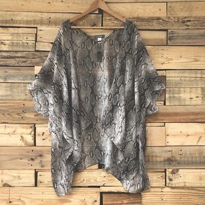 ACCESSORY ST grey snakeskin print kimono